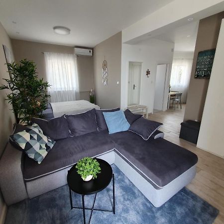 Apartment Danijela Novalja Exteriör bild
