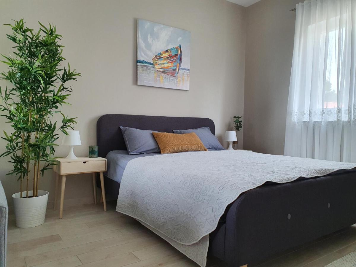 Apartment Danijela Novalja Exteriör bild