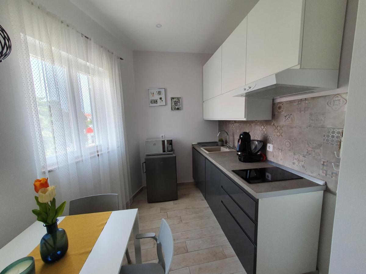 Apartment Danijela Novalja Exteriör bild