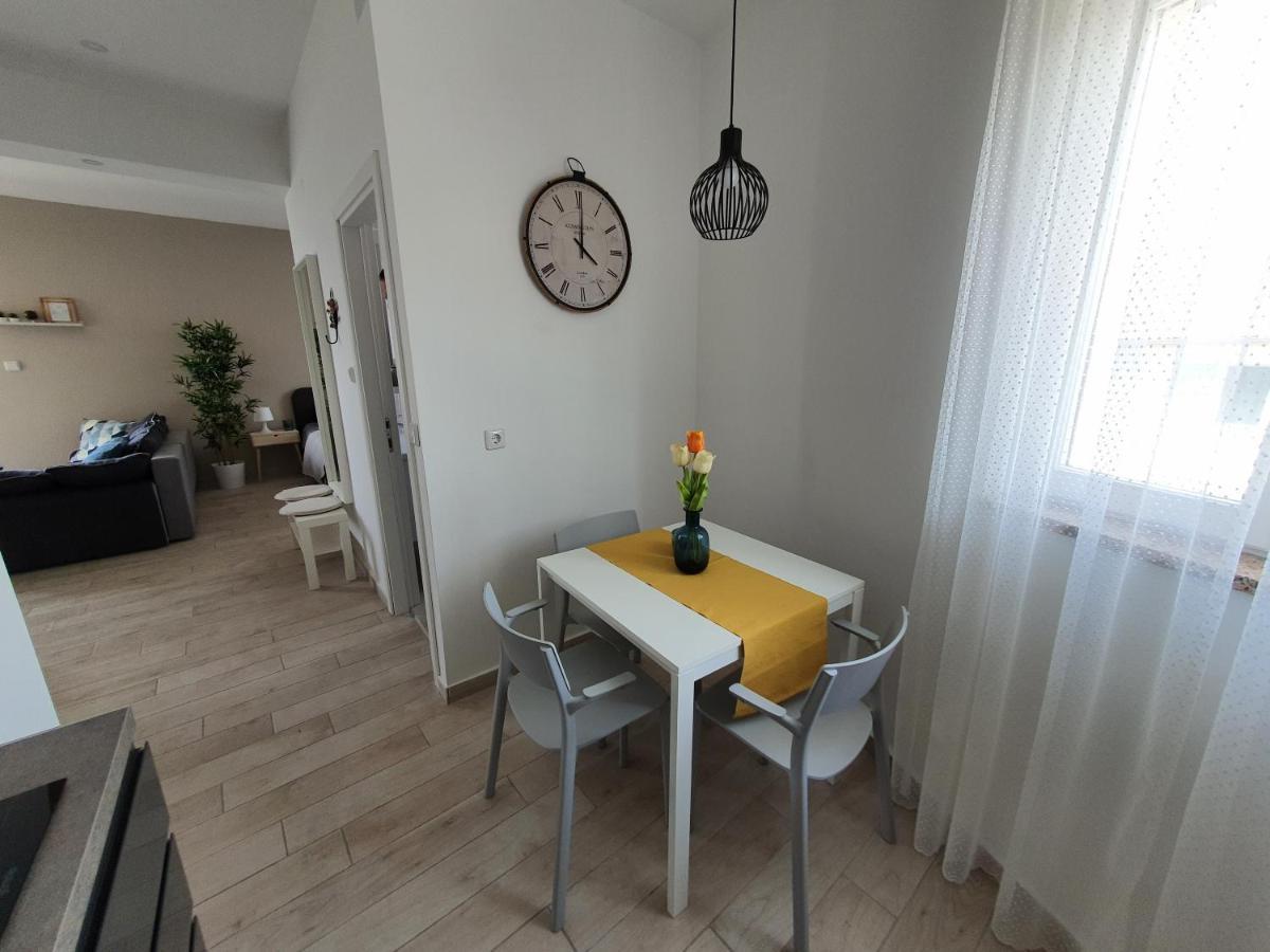 Apartment Danijela Novalja Exteriör bild