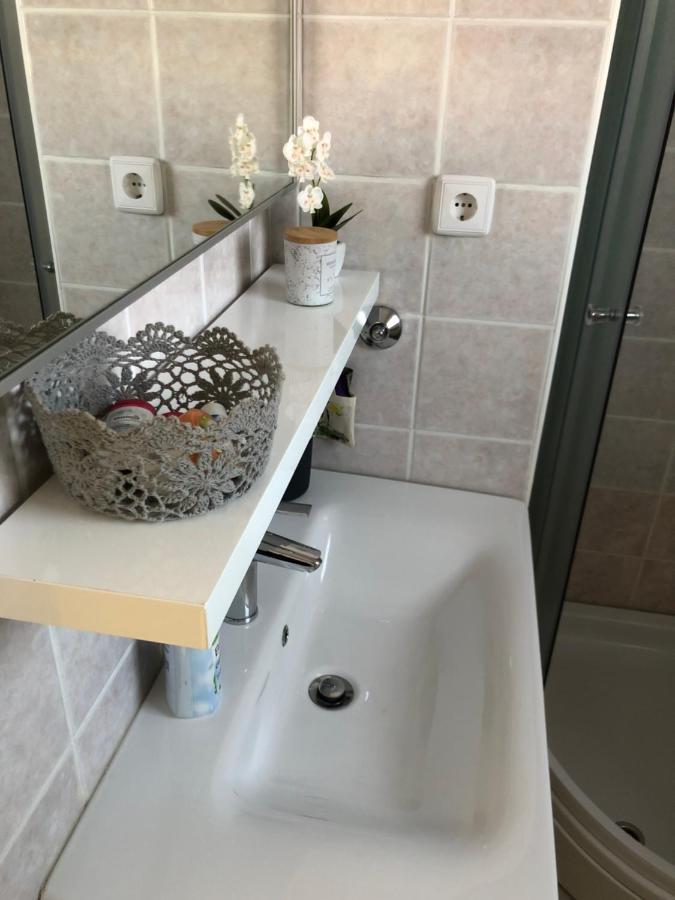 Apartment Danijela Novalja Exteriör bild